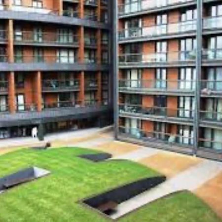 O2 Excel City Airport Apartment London Bagian luar foto