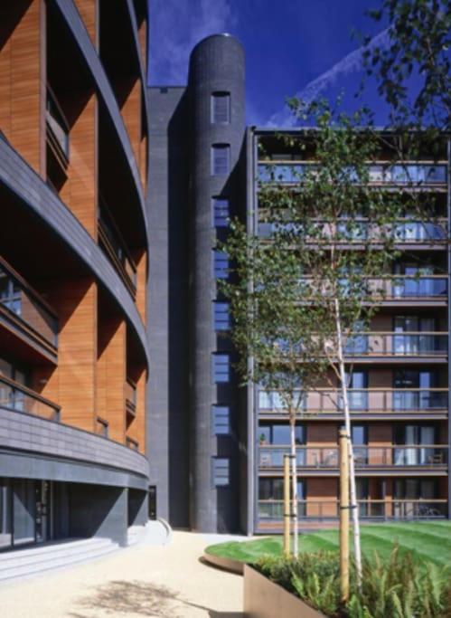 O2 Excel City Airport Apartment London Bagian luar foto