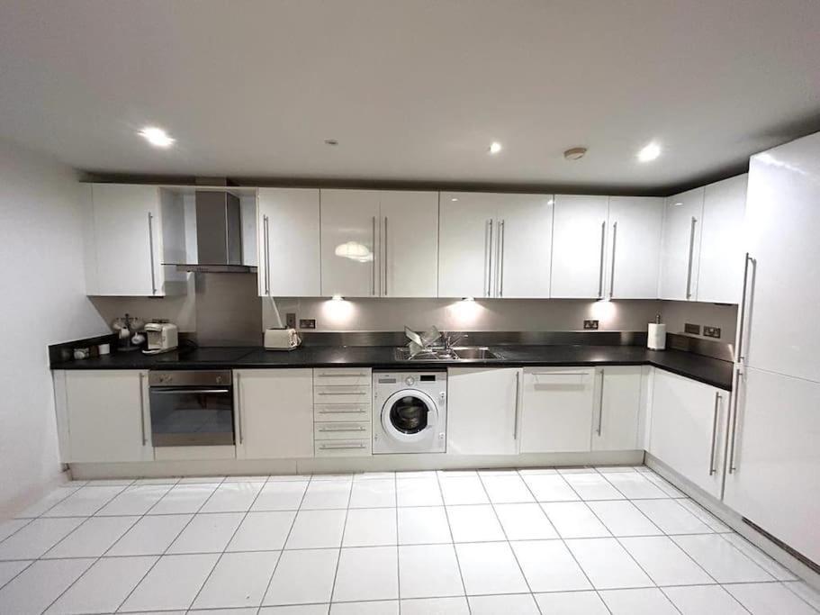 O2 Excel City Airport Apartment London Bagian luar foto