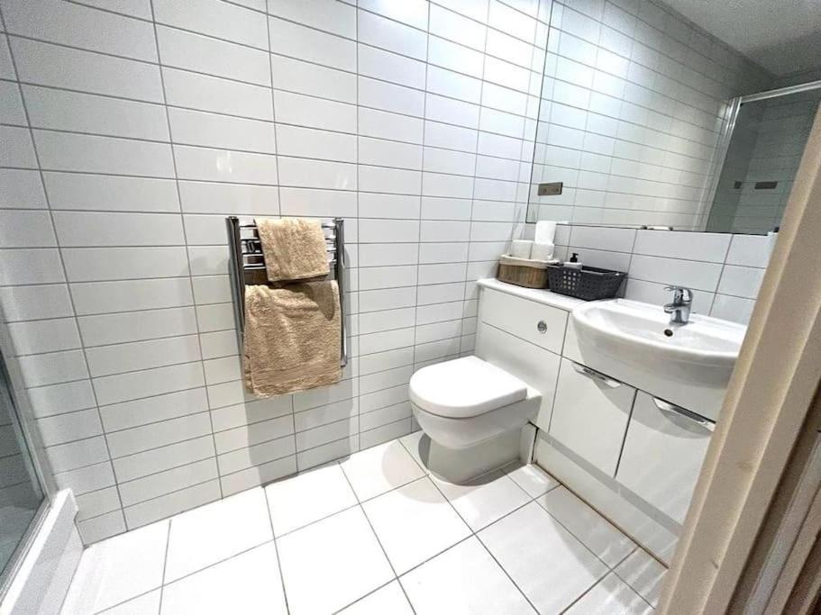 O2 Excel City Airport Apartment London Bagian luar foto